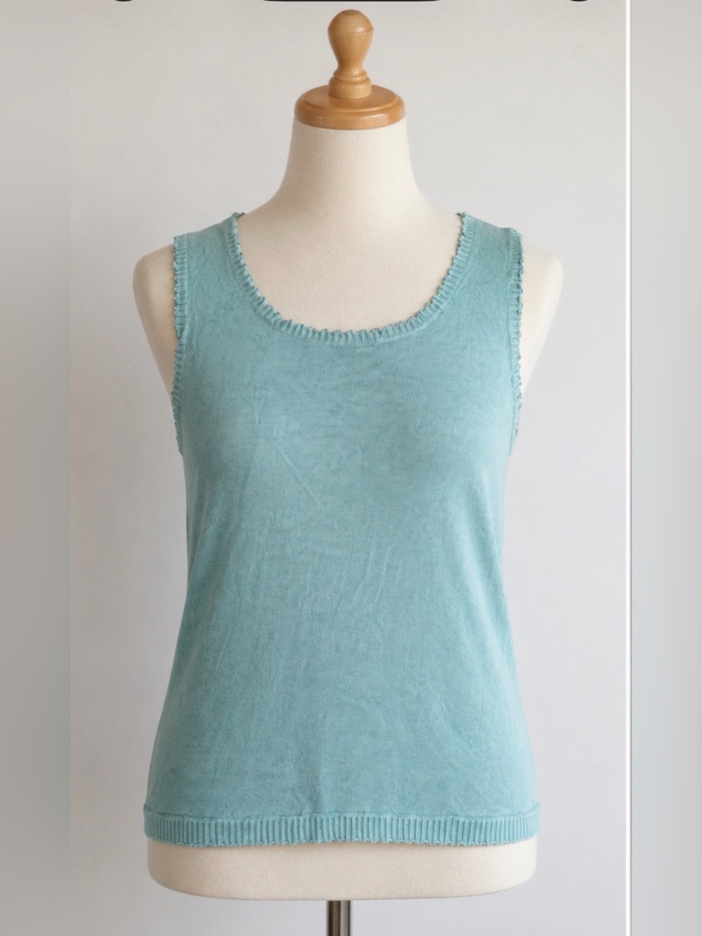 Pineapple moon Sleeveless Scoop Neck Tank Top - Light Aqua